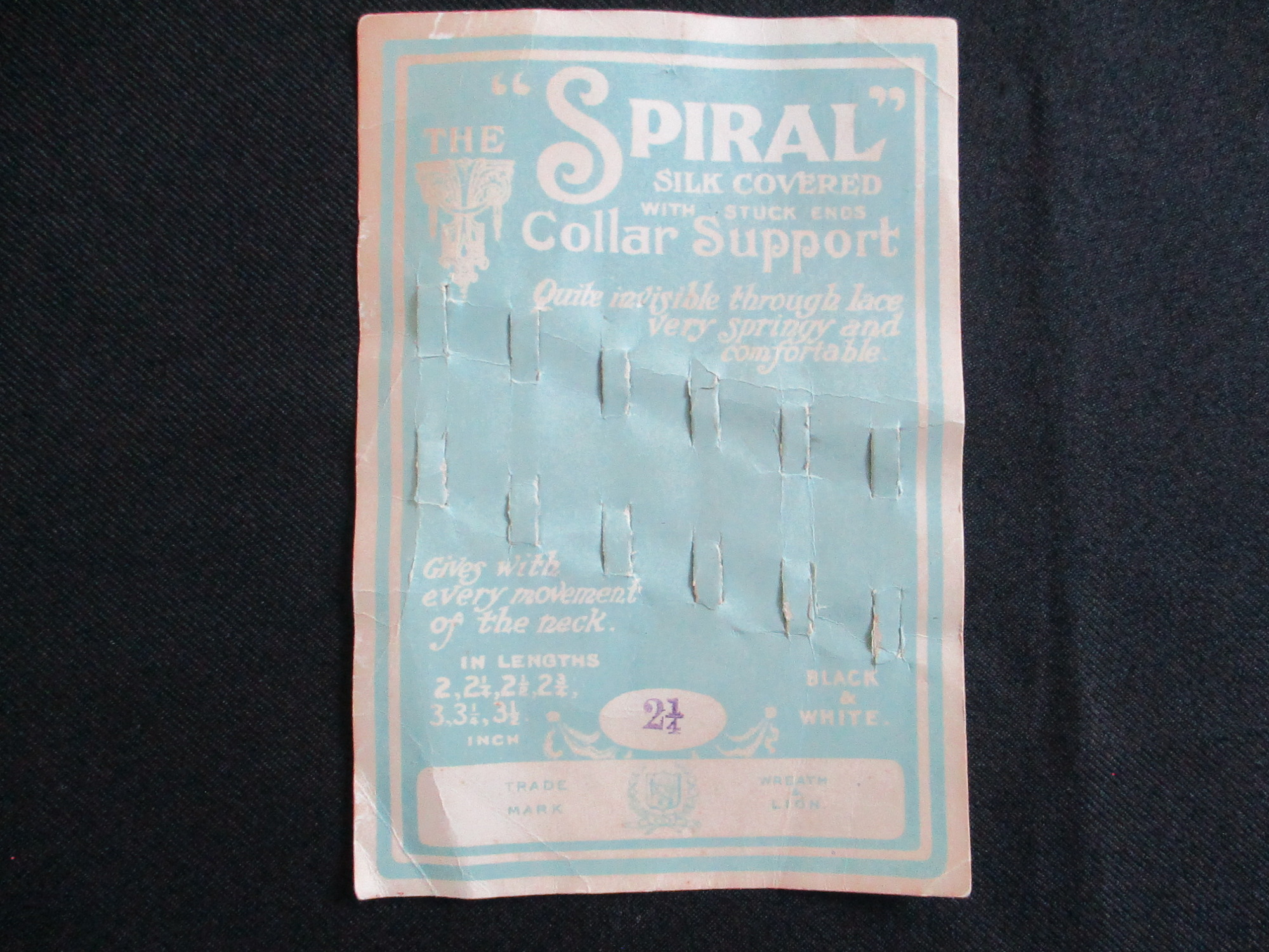 Card to display a collar support