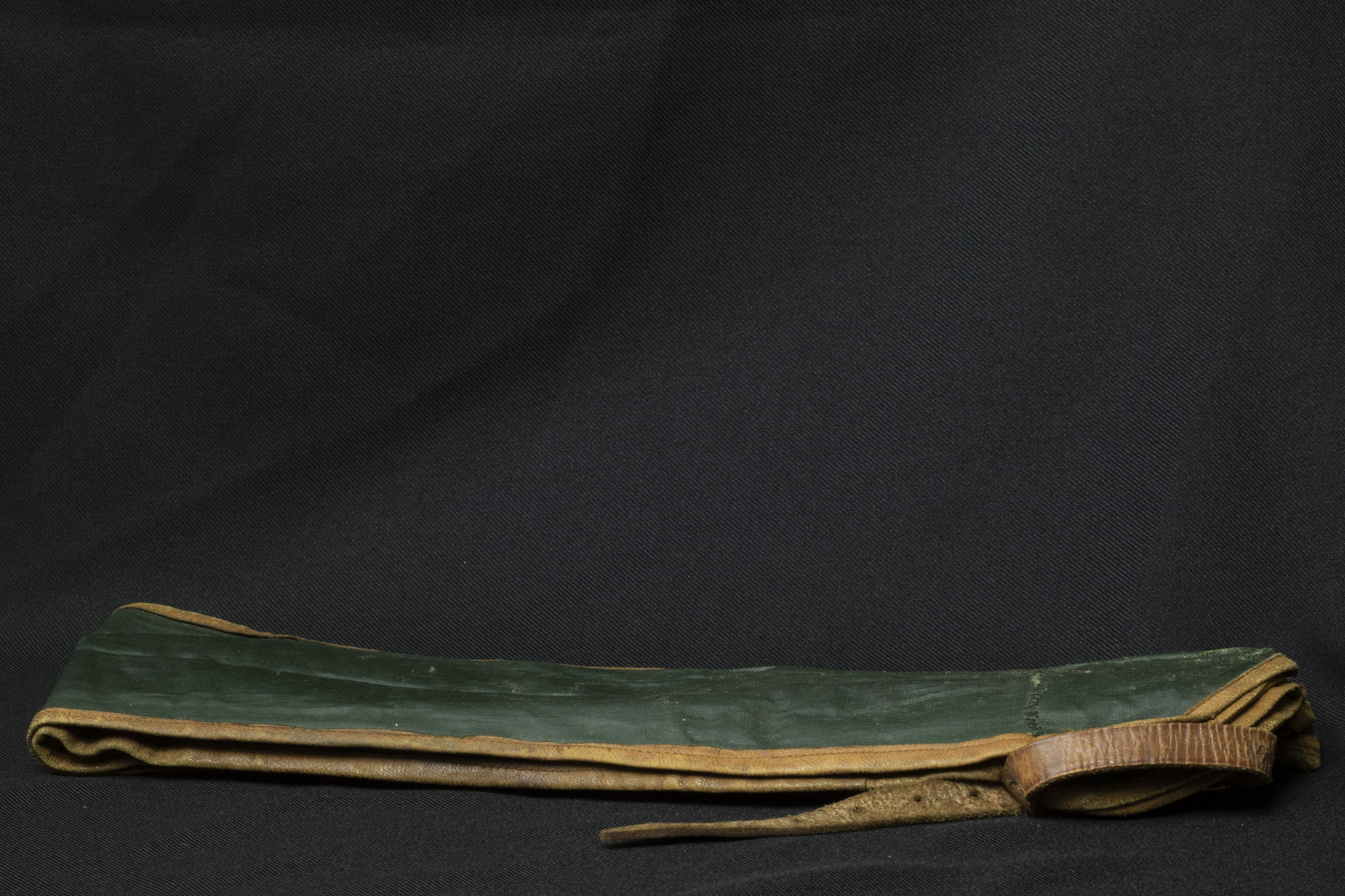 2 Hair curling tongs with case: view of bag