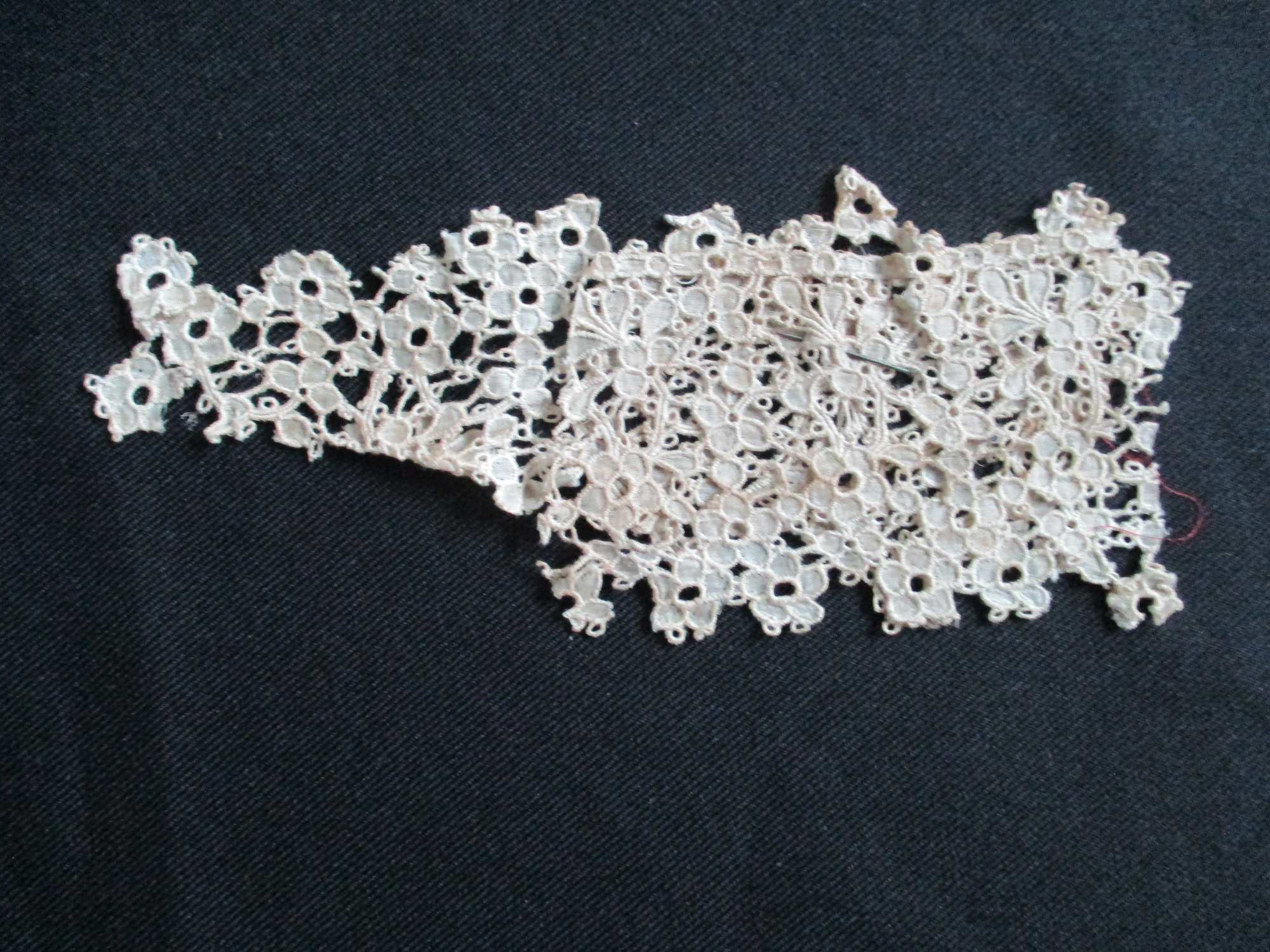 2 pieces of silk lace.
