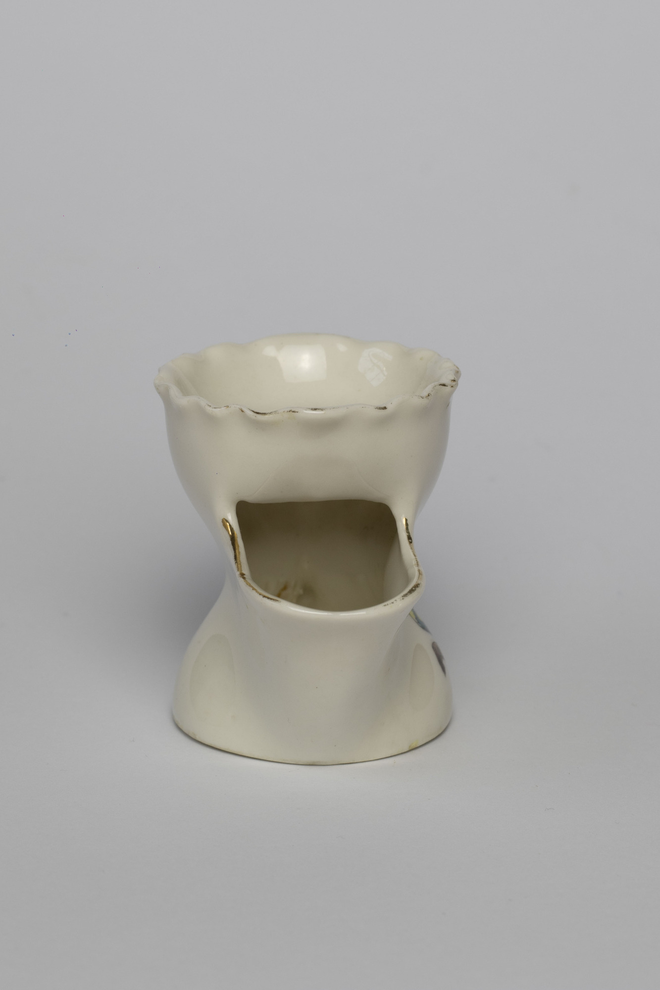 China ornament: side view