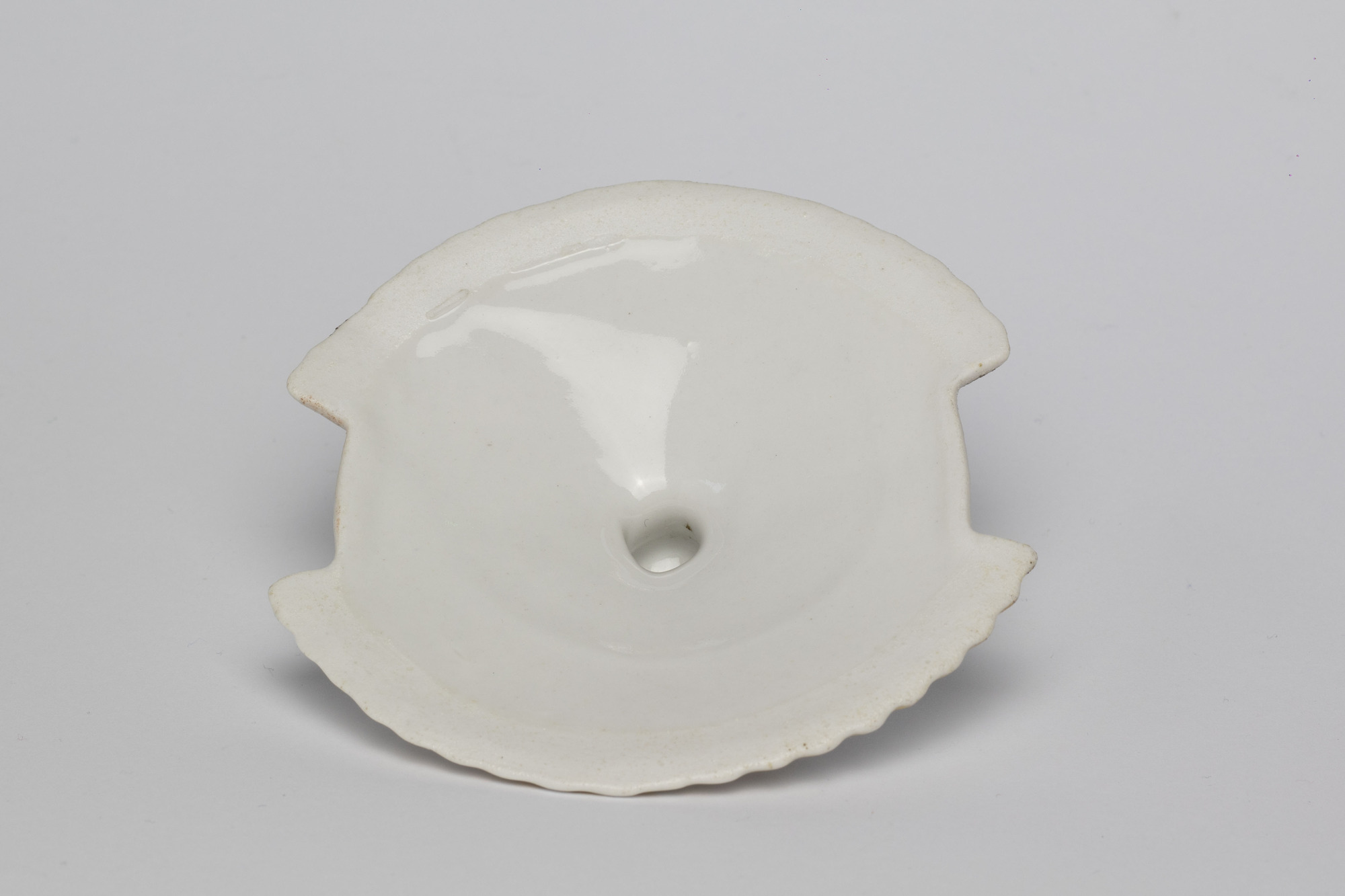 China sugar bowl or conserve dish: inside view of lid