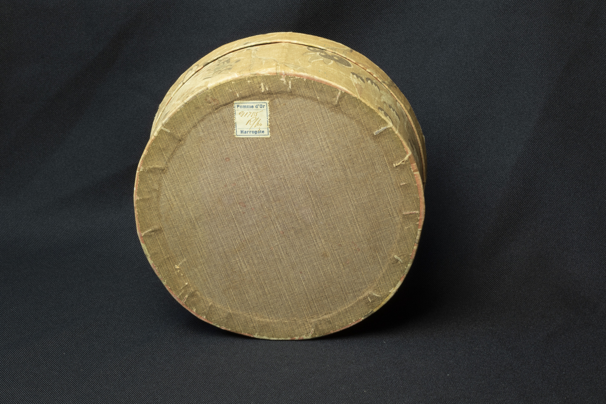 Fabric covered box: base view