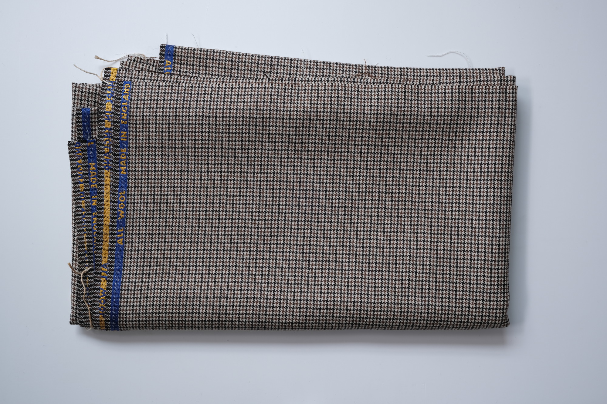 Length of dogtooth-pattern cloth