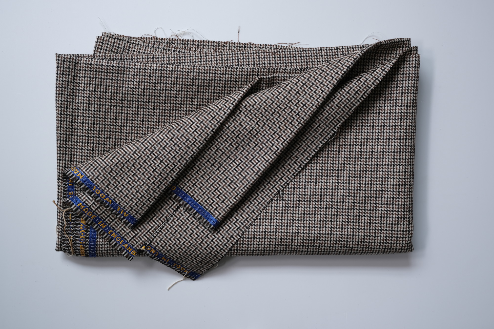 Length of dogtooth-pattern cloth: View showing cloth folded back thrice
