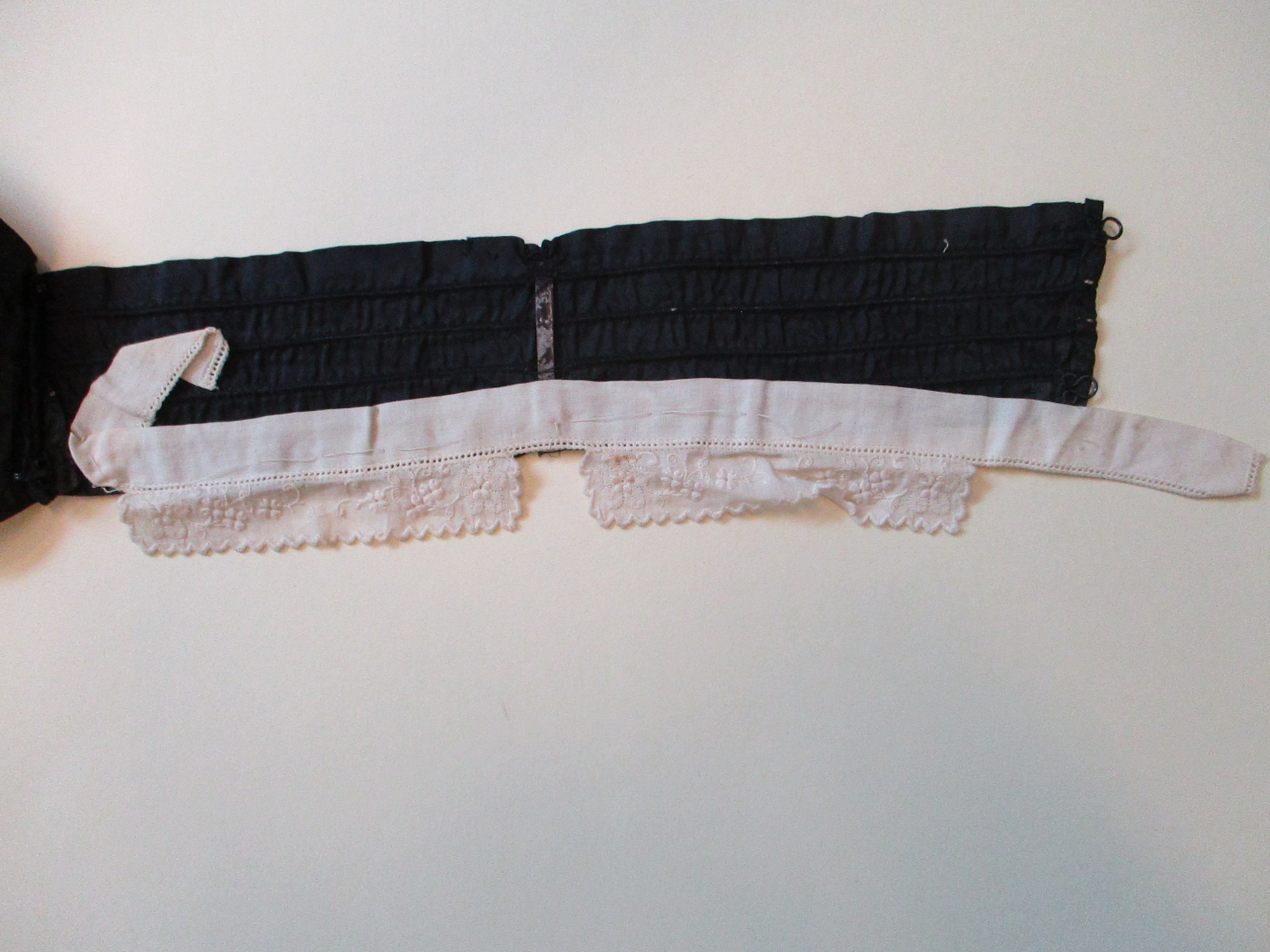 Mourning Collar and Sash: Mourning collar. (ii)