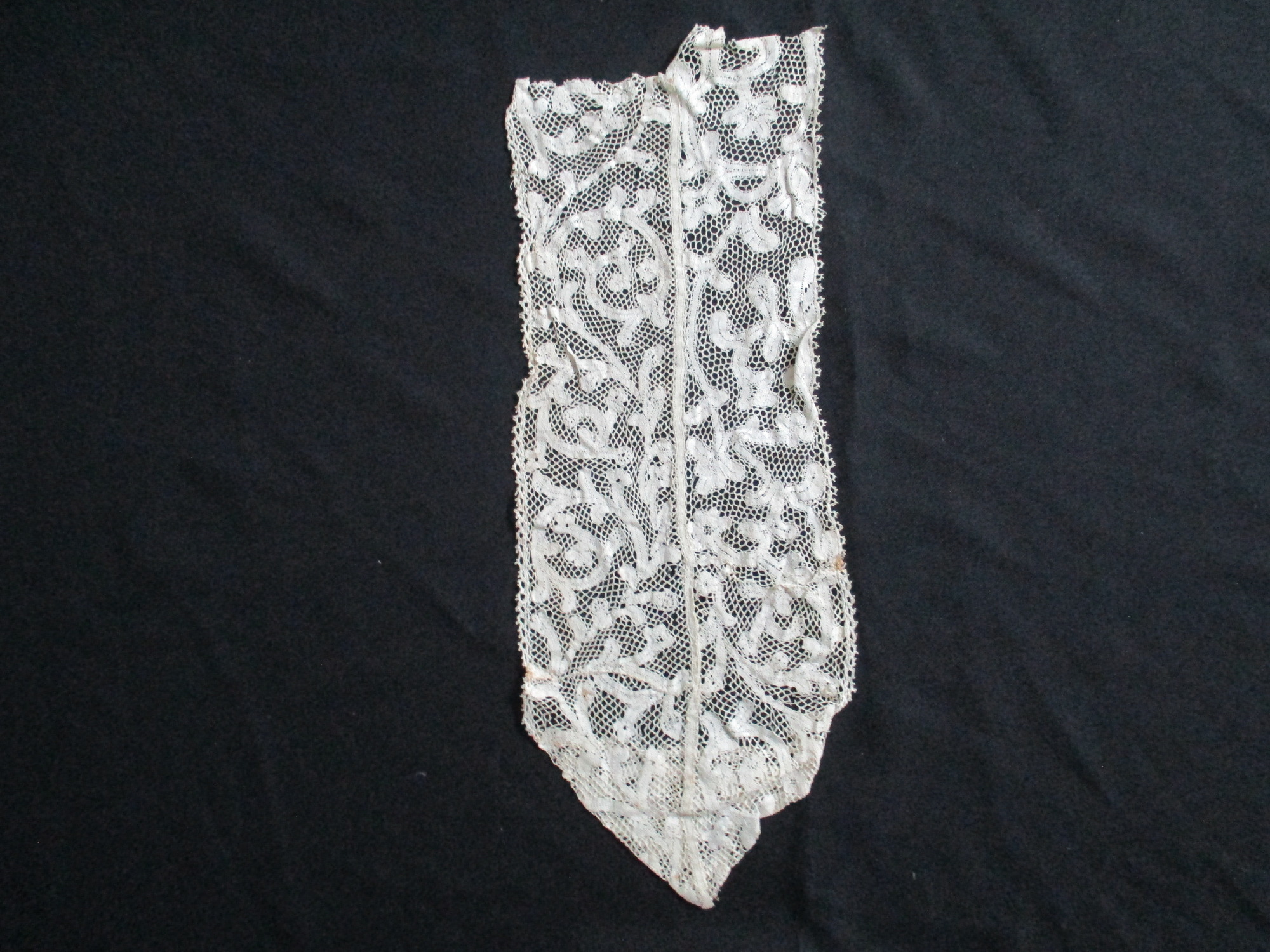 Piece of cream cotton lace.