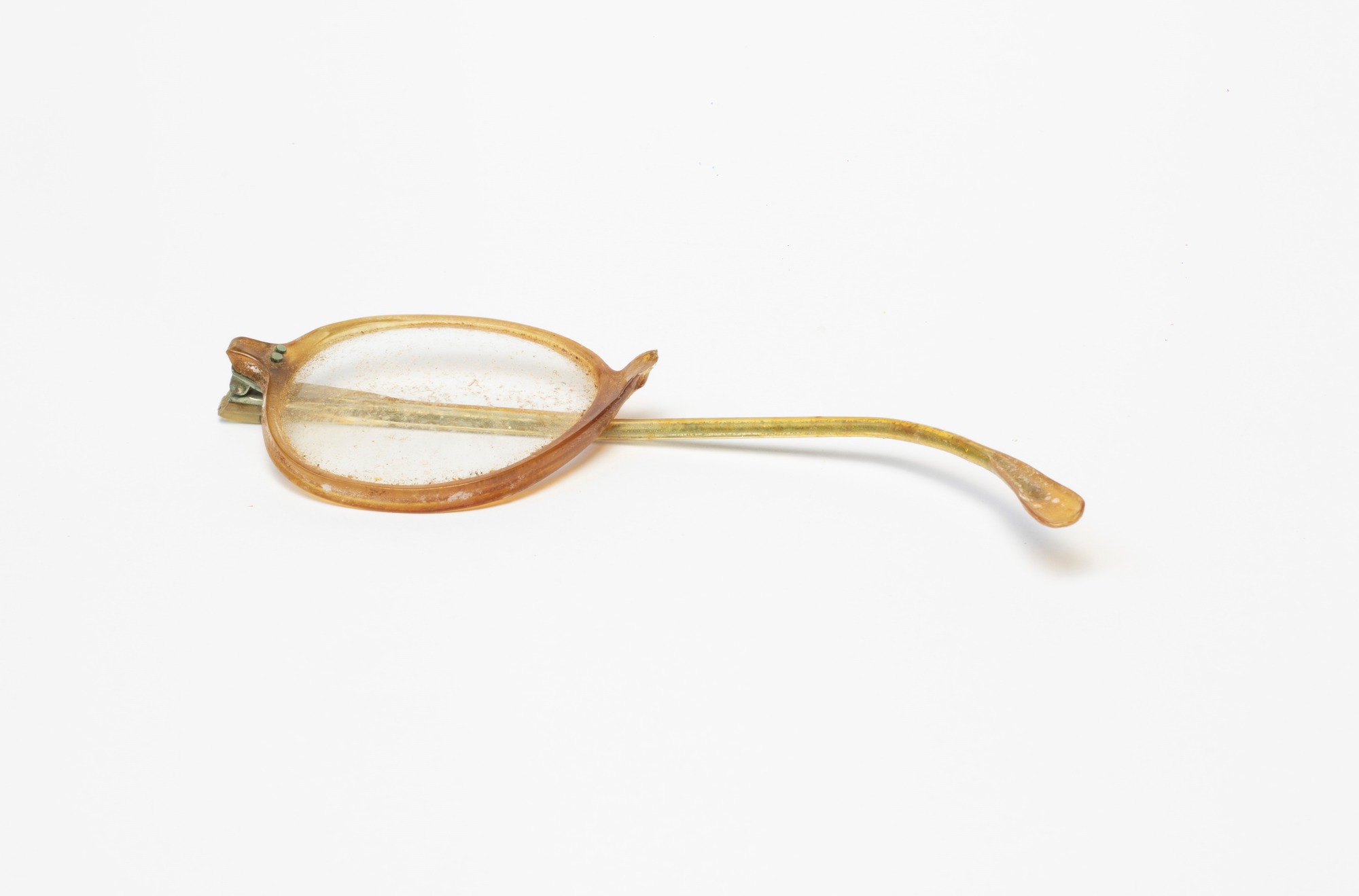 Spectacles: Right hand lens, front view