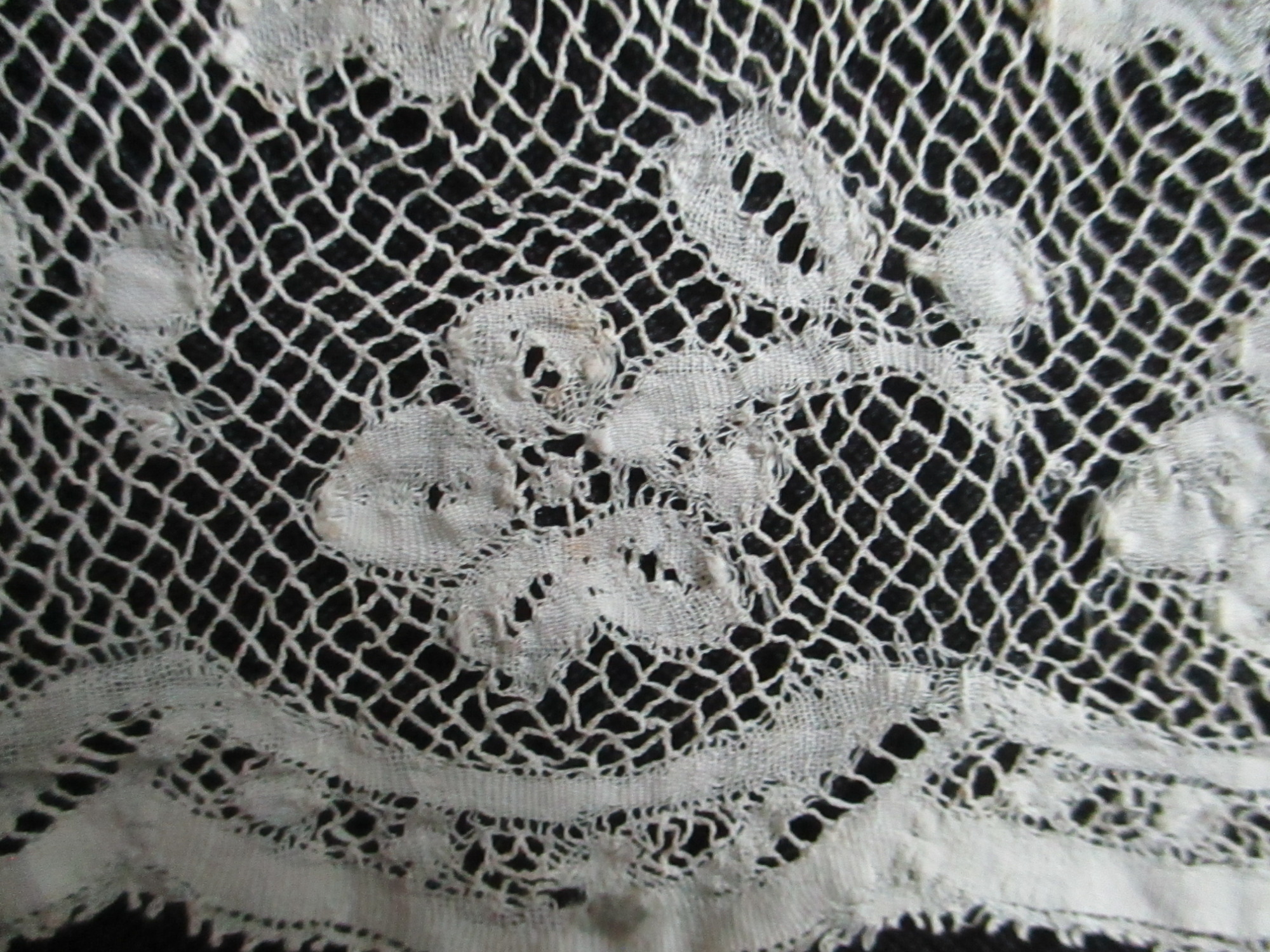 Three pieces of cream silk lace trim.: Close-up image of design detail on cream silk lace trim. (i)