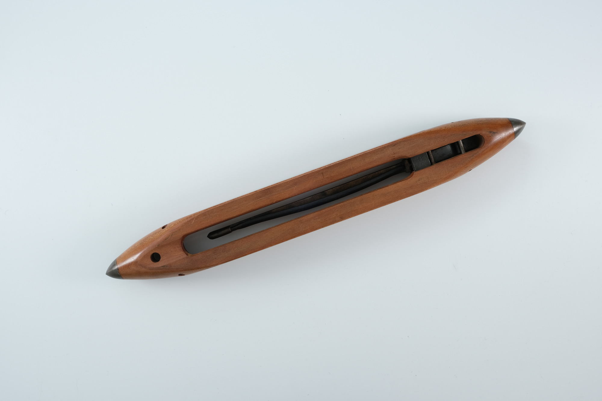 Wooden shuttle: Bottom view