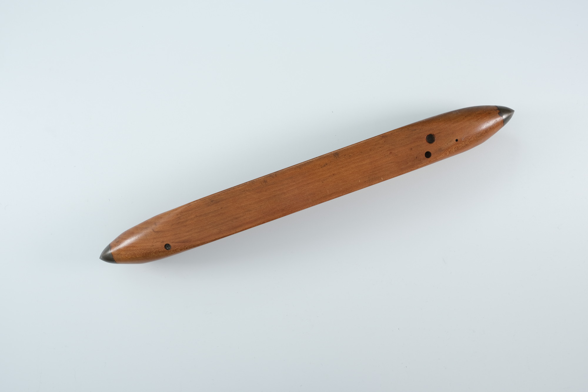 Wooden shuttle: Side view 2