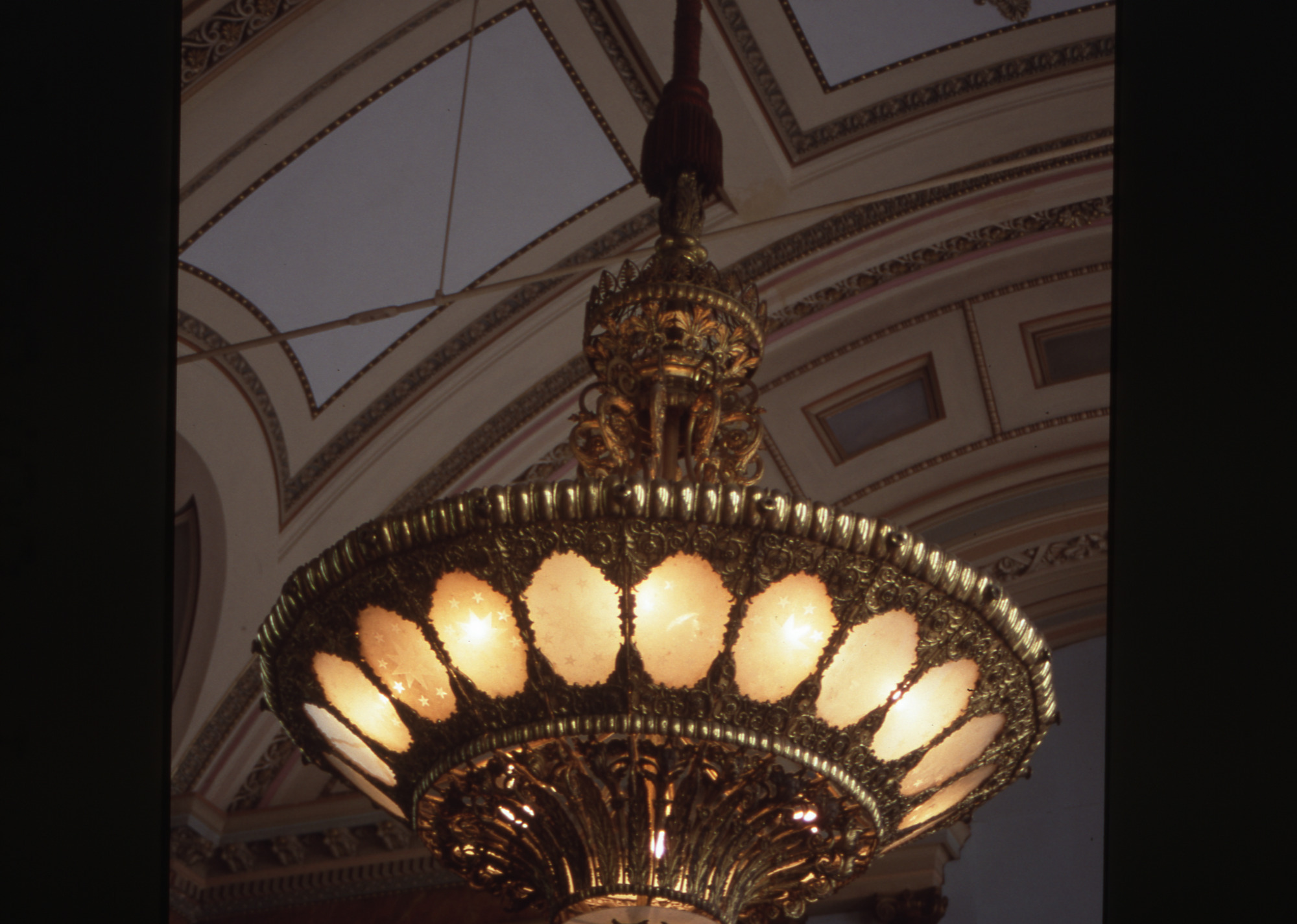 Congregational Church : Chandeliers