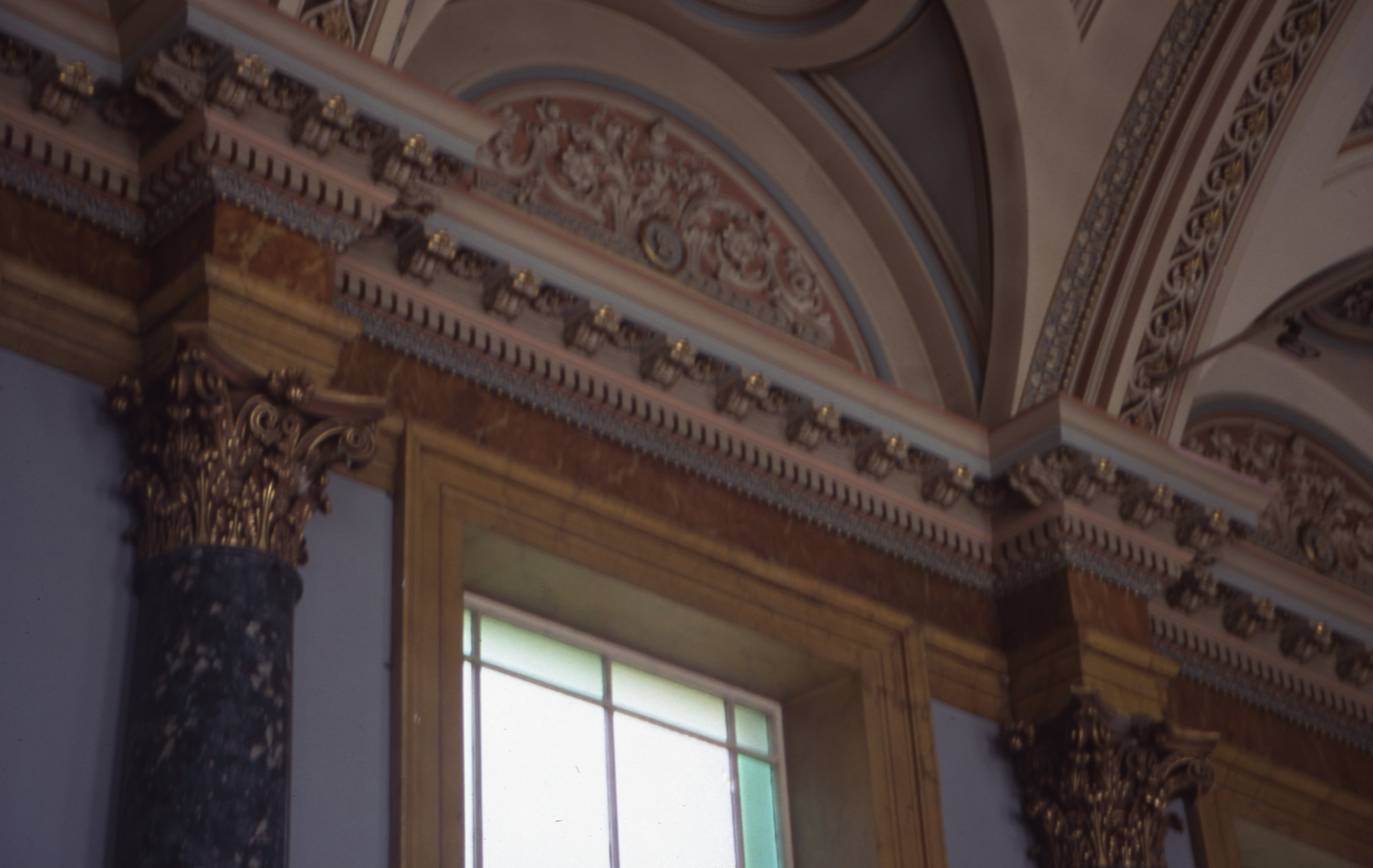 Congregational Church : Pillars