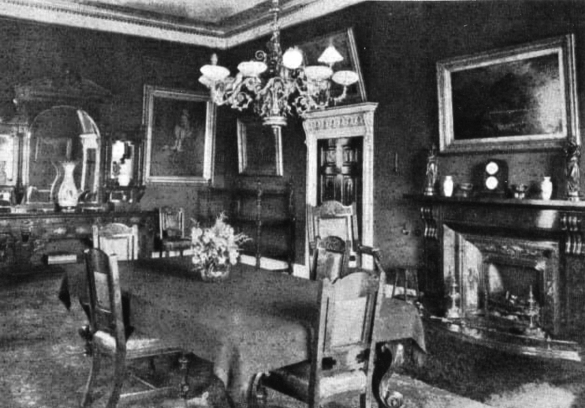 Crow Nest dining room