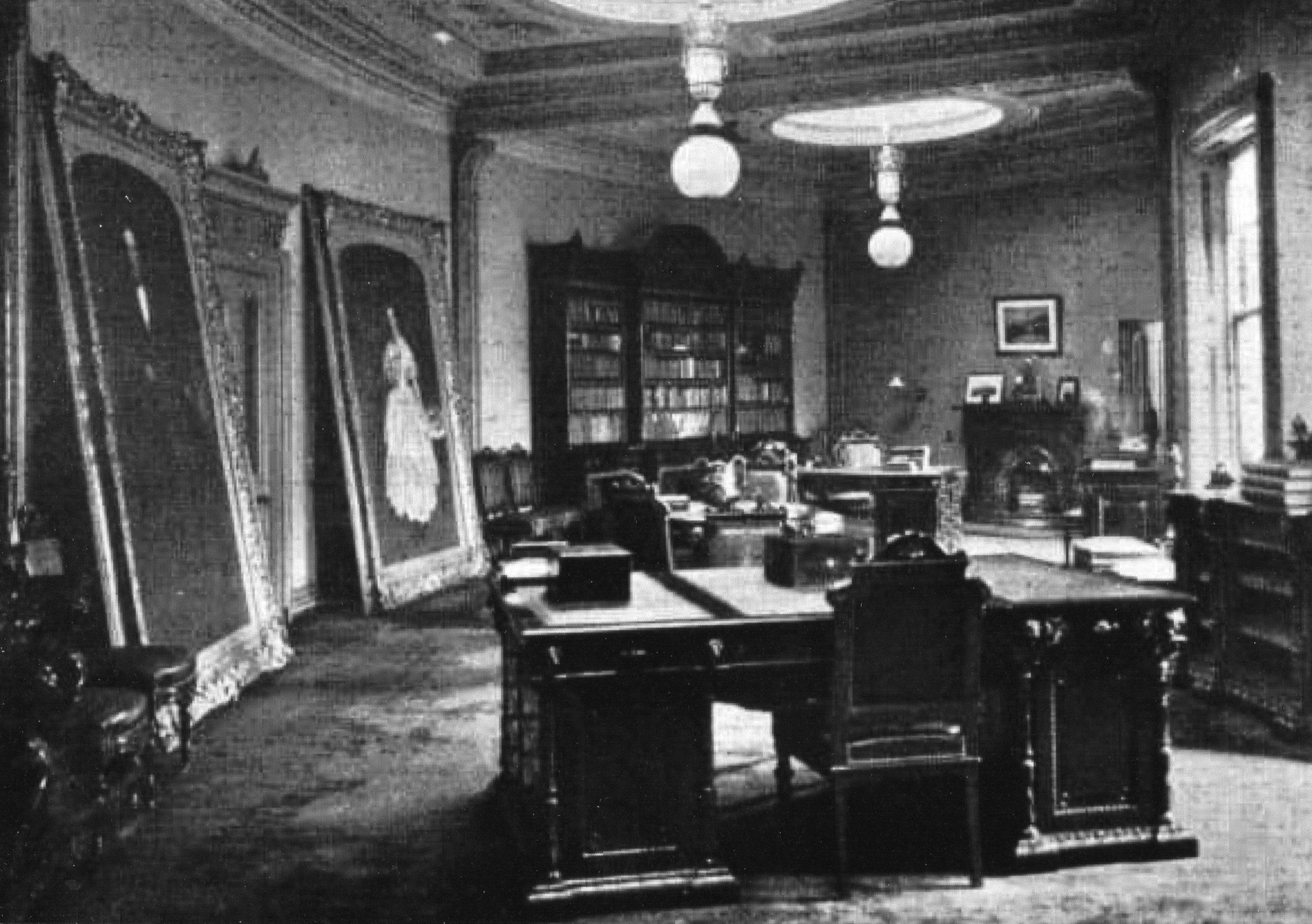 Crow Nest room with desk