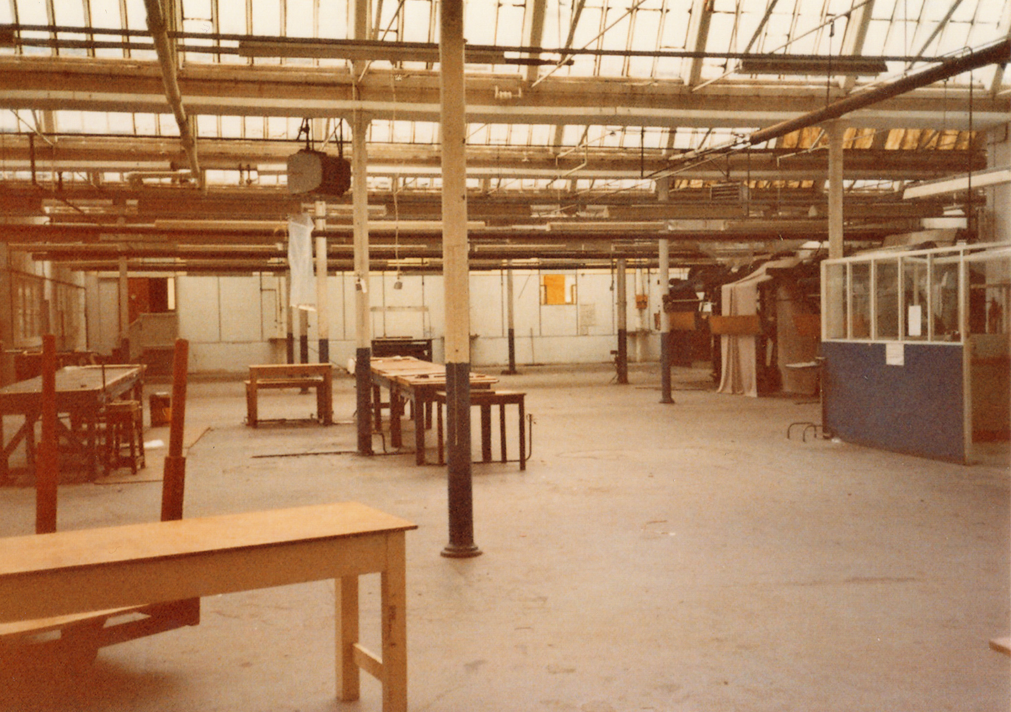 Empty room with columns and benches