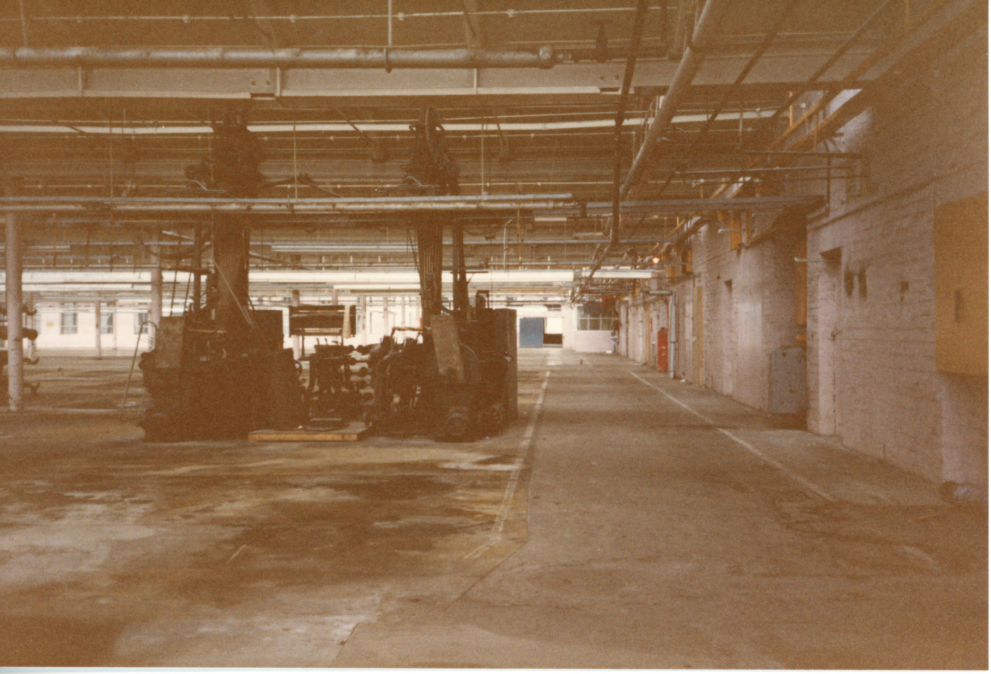 Old workroom with machinery (1)